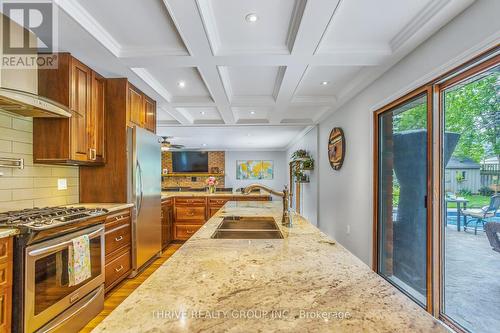 272 Chittick Crescent, Thames Centre (Dorchester), ON - Indoor Photo Showing Kitchen With Double Sink With Upgraded Kitchen