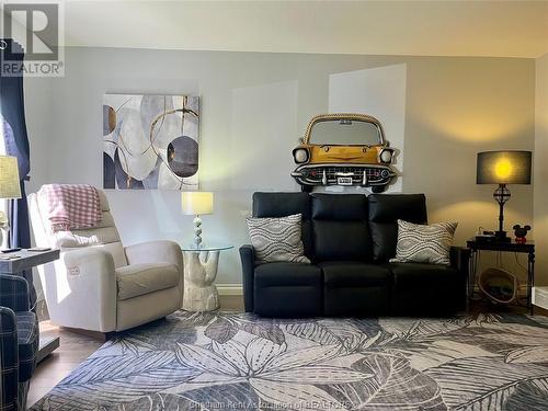 69 Monarch Drive, Chatham, ON - Indoor Photo Showing Living Room