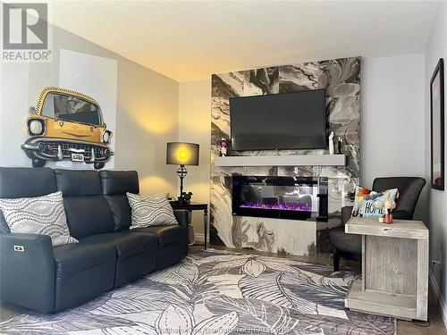 69 Monarch Drive, Chatham, ON - Indoor Photo Showing Living Room