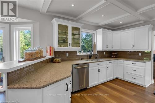 275 4Th Street Crescent, Hanover, ON - Indoor Photo Showing Kitchen