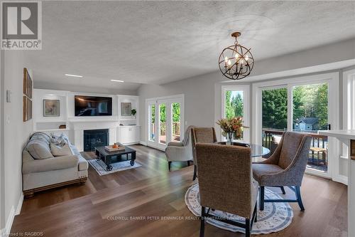 275 4Th Street Crescent, Hanover, ON - Indoor Photo Showing Living Room With Fireplace