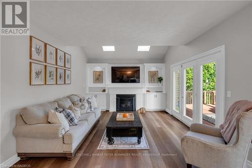 275 4Th Street Crescent, Hanover, ON - Indoor Photo Showing Living Room With Fireplace