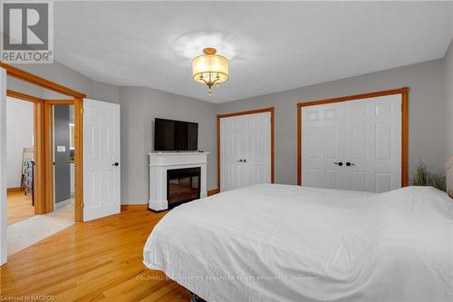 275 4Th Street Crescent, Hanover, ON - Indoor Photo Showing Bedroom