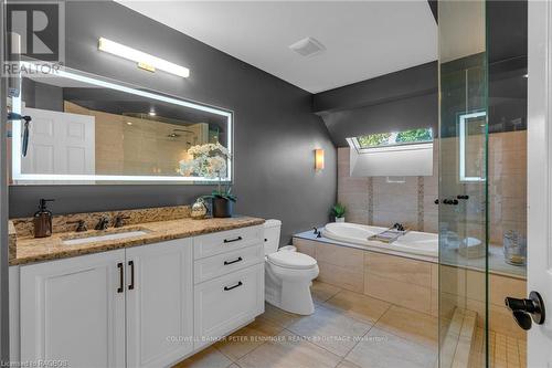 275 4Th Street Crescent, Hanover, ON - Indoor Photo Showing Bathroom