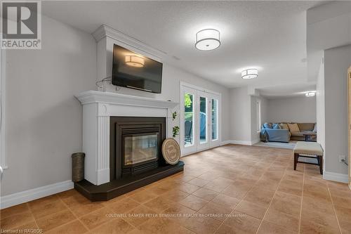 275 4Th Street Crescent, Hanover, ON - Indoor Photo Showing Living Room With Fireplace