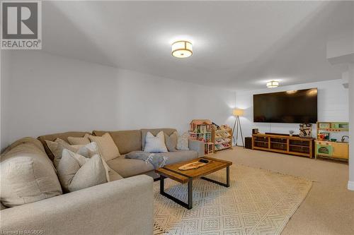 Lower level rec room - 275 4Th Street Crescent, Hanover, ON - Indoor Photo Showing Living Room