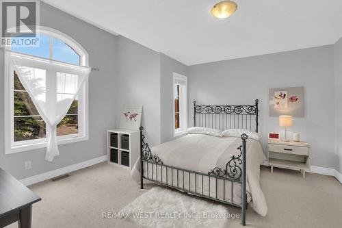 99 Verdi Road, Richmond Hill, ON - Indoor Photo Showing Bedroom