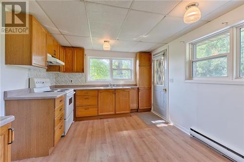 338 Barnet Boulevard, Renfrew, ON - Indoor Photo Showing Kitchen With Double Sink