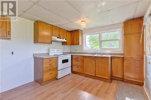 338 Barnet Boulevard, Renfrew, ON - Indoor Photo Showing Kitchen