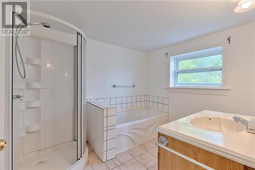 338 Barnet Boulevard, Renfrew, ON - Indoor Photo Showing Bathroom