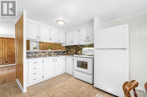 7481 Mitch Owens Road Unit#4, Ottawa, ON - Indoor Photo Showing Kitchen