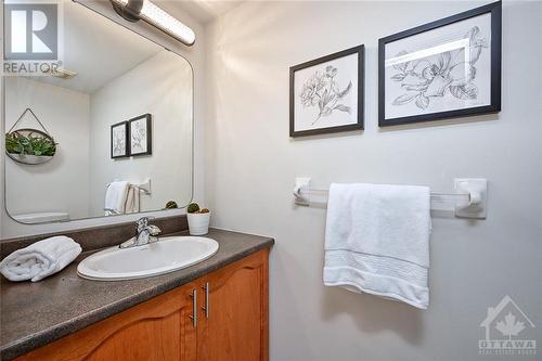 164 Deercroft Avenue, Ottawa, ON - Indoor Photo Showing Bathroom