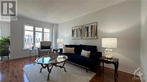 164 Deercroft Avenue, Ottawa, ON - Indoor Photo Showing Living Room