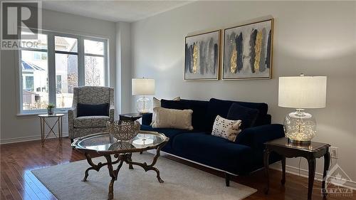 164 Deercroft Avenue, Ottawa, ON - Indoor Photo Showing Living Room