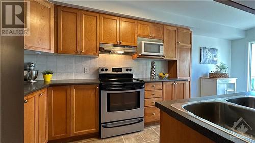 164 Deercroft Avenue, Ottawa, ON - Indoor Photo Showing Kitchen With Double Sink