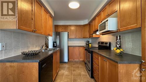 164 Deercroft Avenue, Ottawa, ON - Indoor Photo Showing Kitchen With Double Sink