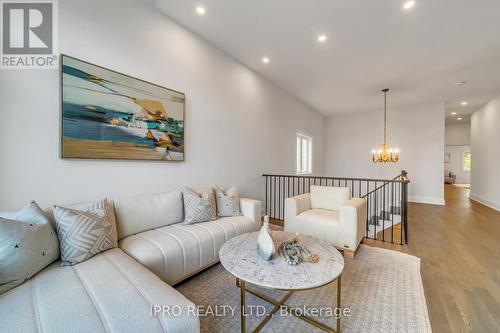 16 Seguin Street, Richmond Hill, ON - Indoor Photo Showing Living Room