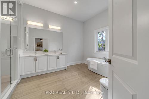 16 Seguin Street, Richmond Hill, ON - Indoor Photo Showing Bathroom