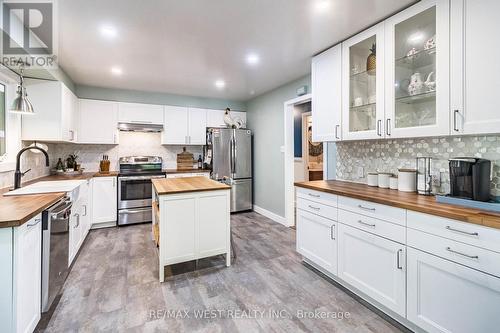 8 Adams Court, Halton Hills, ON - Indoor Photo Showing Kitchen With Stainless Steel Kitchen