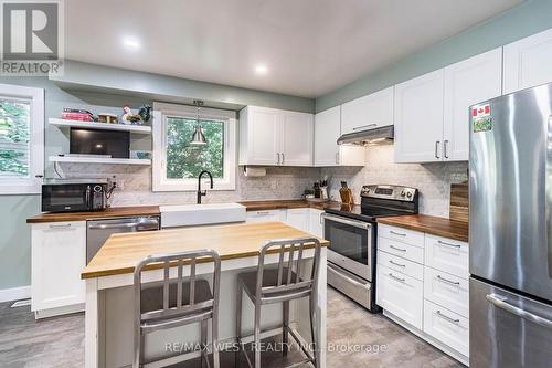 8 Adams Court, Halton Hills, ON - Indoor Photo Showing Kitchen With Stainless Steel Kitchen