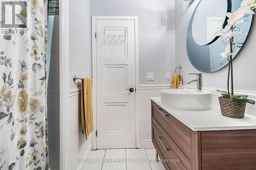 8 Adams Court, Halton Hills, ON - Indoor Photo Showing Bathroom