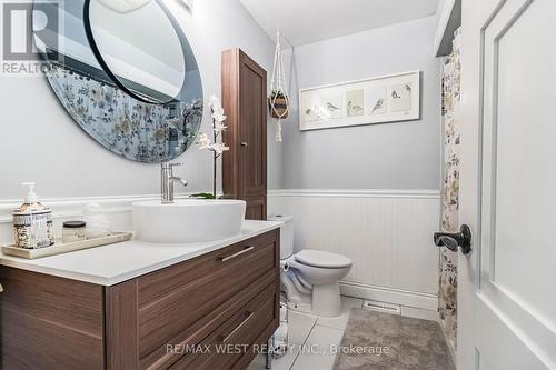 8 Adams Court, Halton Hills, ON - Indoor Photo Showing Bathroom