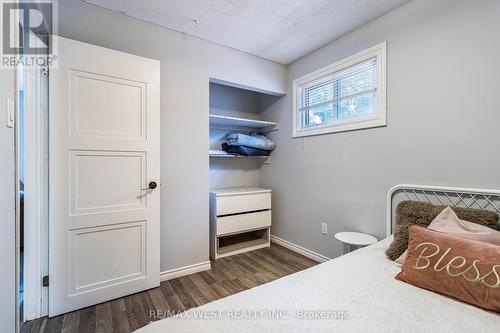 8 Adams Court, Halton Hills, ON - Indoor Photo Showing Bedroom