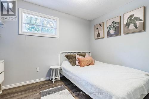 8 Adams Court, Halton Hills, ON - Indoor Photo Showing Bedroom