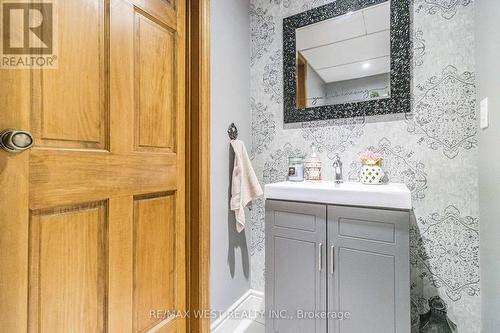 8 Adams Court, Halton Hills, ON - Indoor Photo Showing Bathroom