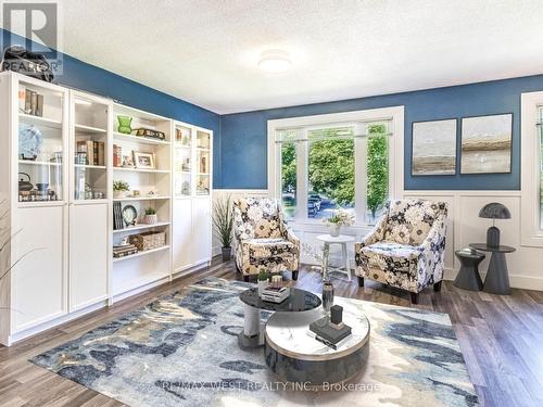 8 Adams Court, Halton Hills, ON - Indoor Photo Showing Living Room