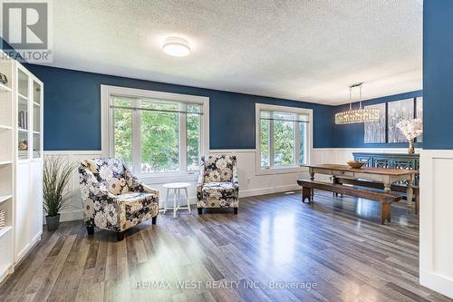 8 Adams Court, Halton Hills, ON - Indoor Photo Showing Living Room With Fireplace