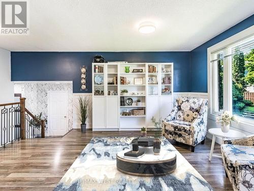 8 Adams Court, Halton Hills, ON - Indoor Photo Showing Living Room