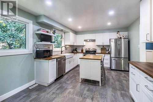 8 Adams Court, Halton Hills, ON - Indoor Photo Showing Kitchen With Stainless Steel Kitchen