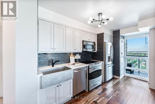 2512 - 155 Legion Road, Toronto, ON - Indoor Photo Showing Kitchen