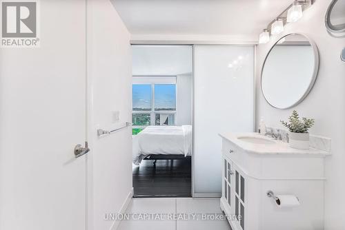 2512 - 155 Legion Road, Toronto, ON - Indoor Photo Showing Bathroom