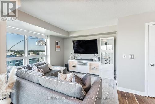 2512 - 155 Legion Road, Toronto, ON - Indoor Photo Showing Living Room