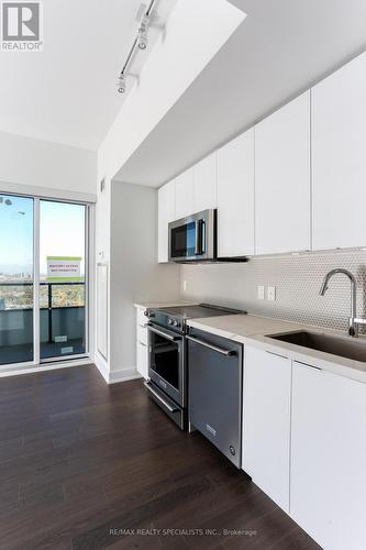 4220 - 30 Shore Breeze Drive, Toronto, ON - Indoor Photo Showing Kitchen