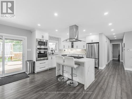 1569 Skyline Drive, Mississauga, ON - Indoor Photo Showing Kitchen With Upgraded Kitchen