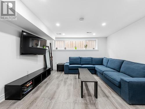 1569 Skyline Drive, Mississauga, ON - Indoor Photo Showing Living Room