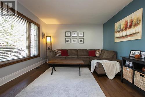 97 Carlbert St, Sault Ste. Marie, ON - Indoor Photo Showing Living Room