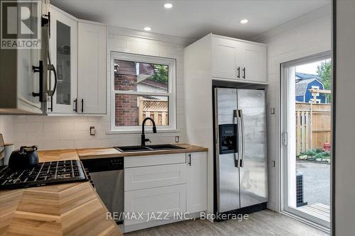 354 Kingsdale Avenue, Oshawa (O'Neill), ON - Indoor Photo Showing Kitchen With Double Sink