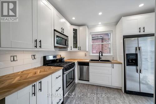 354 Kingsdale Avenue, Oshawa (O'Neill), ON - Indoor Photo Showing Kitchen With Double Sink With Upgraded Kitchen