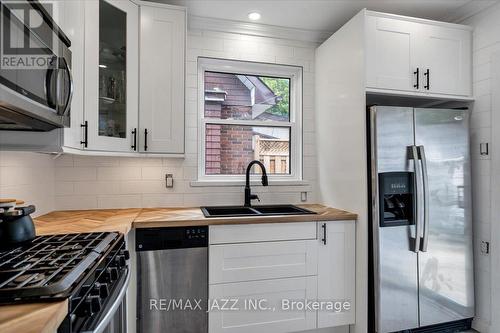 354 Kingsdale Avenue, Oshawa (O'Neill), ON - Indoor Photo Showing Kitchen With Double Sink