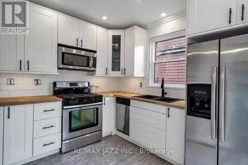 354 Kingsdale Avenue, Oshawa (O'Neill), ON - Indoor Photo Showing Kitchen With Double Sink