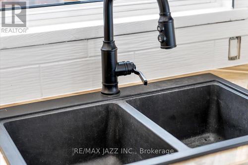 354 Kingsdale Avenue, Oshawa (O'Neill), ON - Indoor Photo Showing Kitchen With Double Sink