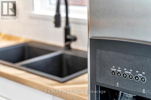 354 Kingsdale Avenue, Oshawa (O'Neill), ON - Indoor Photo Showing Kitchen