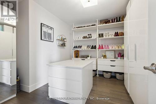 2130 Wateroak Drive, London, ON - Indoor Photo Showing Laundry Room