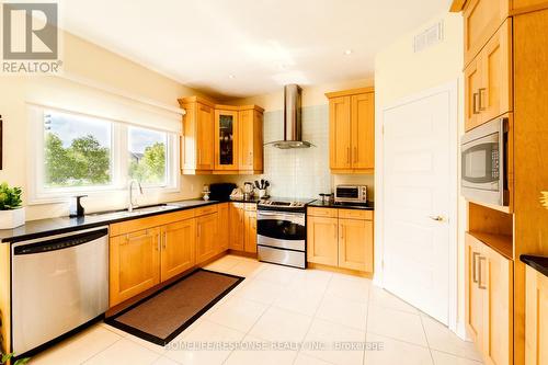 3121 Pincombe Drive, London, ON - Indoor Photo Showing Kitchen