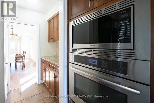 8 Oakes Court, Guelph, ON - Indoor Photo Showing Kitchen