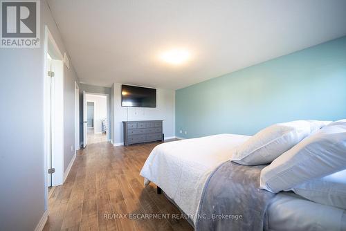 8 Oakes Court, Guelph, ON - Indoor Photo Showing Bedroom